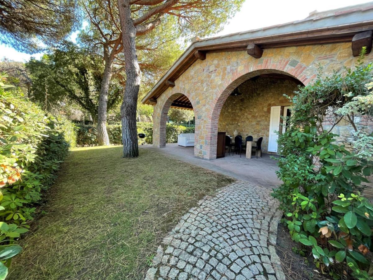 Villaggio I Sorbizzi Marina Di Bibbona Buitenkant foto