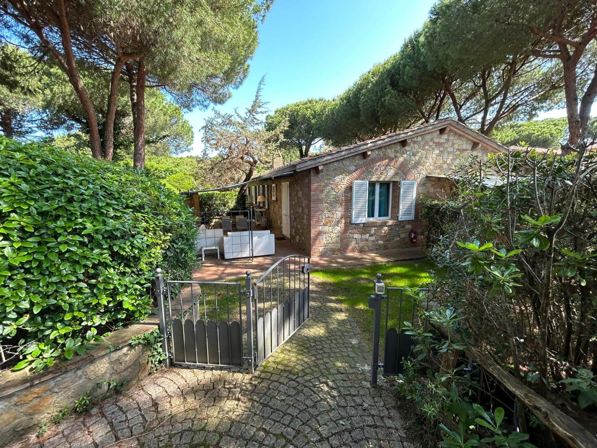 Villaggio I Sorbizzi Marina Di Bibbona Buitenkant foto